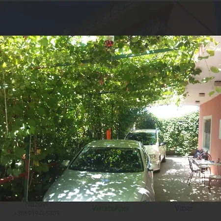 Autocamp Panorama Apartman Grebastica