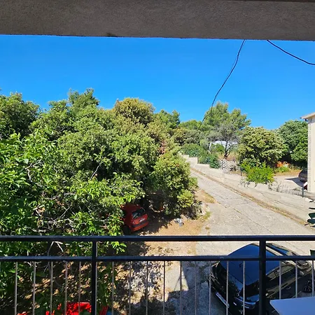 & Autocamp Panorama Apartment Grebastica