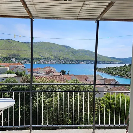 & Autocamp Panorama Apartment Grebastica